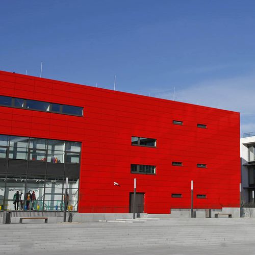 Kassetten-Fassadenverkleidung - PUMAVISION HEADQUARTERS - ALUCOBOND - Aluminium / Verbundwerkstoff / zum Einrasten