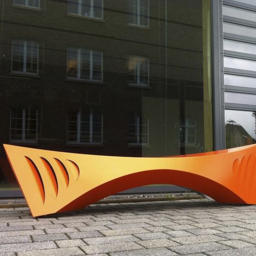 Bank für den öffentlichen Raum / Design - BRIDGE - ALUCOBOND - Aluminium / ohne Armlehnen / gebogen