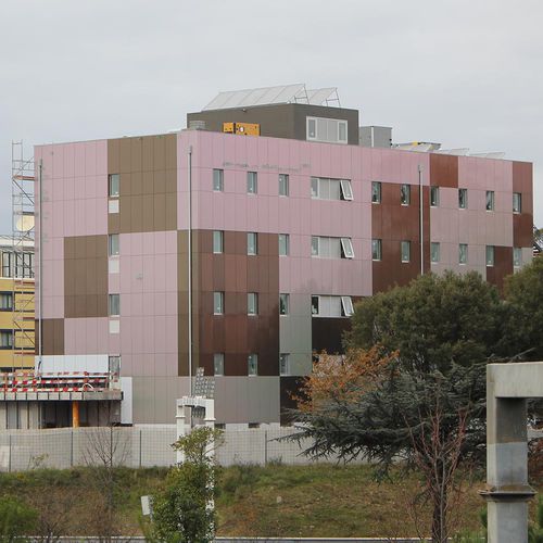 Kassetten-Fassadenverkleidung - HOTEL ETAP - ALUCOBOND - Verbundwerkstoff / Aluminium / zum Einrasten
