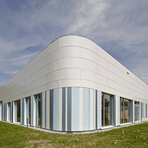 Paneel-Fassadenverkleidung - THERAPY AND WELLNESS CENTER SOLE VITAL PLUS - ALUCOBOND - Aluminium / Verbundwerkstoff / zum Einrasten