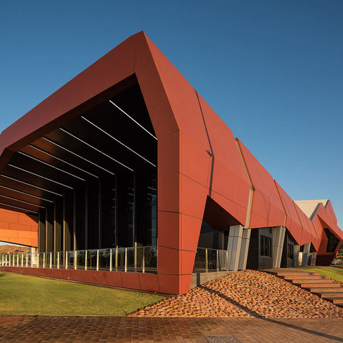 Kassetten-Fassadenverkleidung - KARRATHA ARTS & COMMUNITY CENTRE PRECINCT - ALUCOBOND - Verbundwerkstoff / Aluminium / Terrakotta
