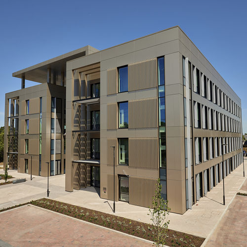Paneel-Fassadenverkleidung - MAURICE WILKES BUILDING - ALUCOBOND - Aluminium / zum Einrasten / nachhaltig