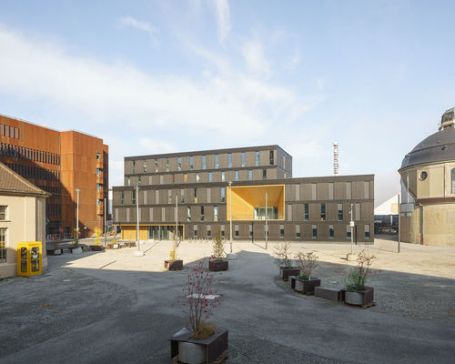 Aluminium-Verblendplatte - MUSIKBOX IM ALTEN GASWERK - ALUCOBOND - für Fassaden / Außen / metallisiert