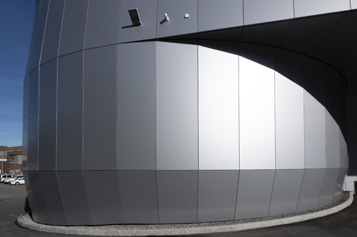 Aluminium-Verblendplatte - CARROSSERIE PFISTER AG - ALUCOBOND - für Fassaden / Außen / silberfarben