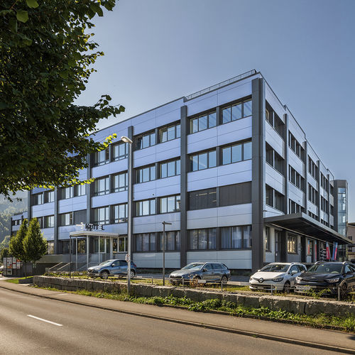 Verbundplatte für Bauanwendungen - GEWERBEHAUS KRIENS - ALUCOBOND - für Fassaden / für Fassadenverkleidung / Aluminium