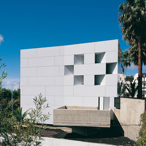 Kassetten-Fassadenverkleidung - CENTRO DE SALUD ARONA VILAFLOR - ALUCOBOND - Verbundwerkstoff / Aluminium / zum Einrasten