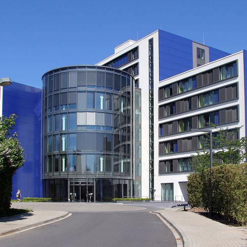 Kassetten-Fassadenverkleidung - KLOSTERKAMP, BAD SEEGEBERG - ALUCOBOND - Verbundwerkstoff / Aluminium / zum Einrasten