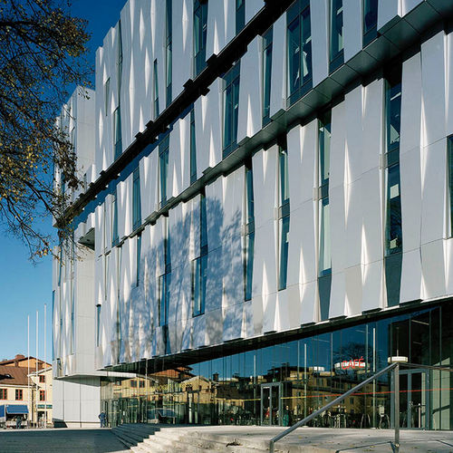 Paneel-Fassadenverkleidung - UPPSALA CONCERT AND CONGRESS HALL - ALUCOBOND - Aluminium / Verbundwerkstoff / zum Einrasten