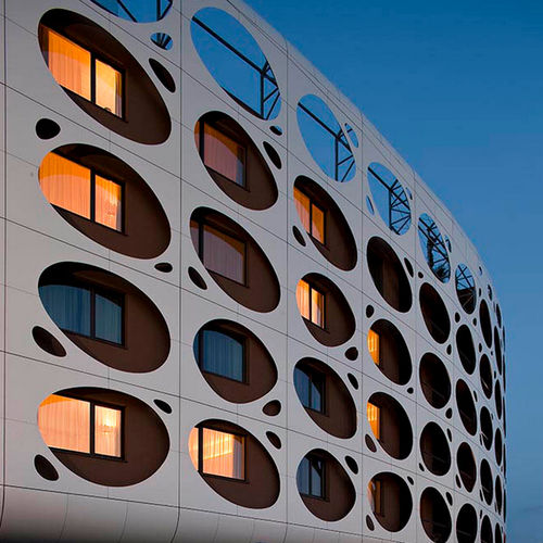 Paneel-Fassadenverkleidung - SEEPARKHOTEL LINDNER - ALUCOBOND - Aluminium / Verbundwerkstoff / zum Einrasten