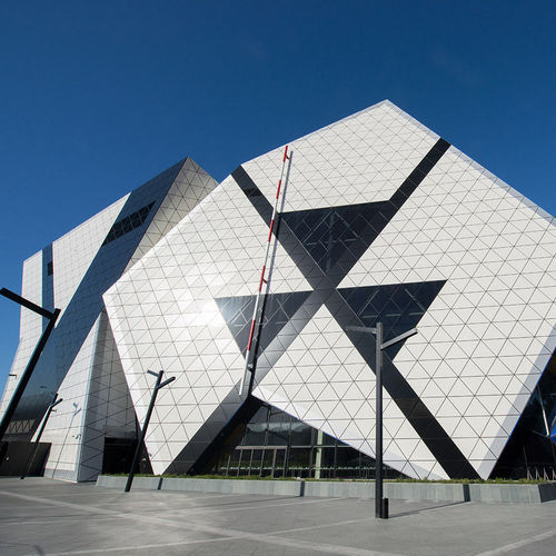 Kassetten-Fassadenverkleidung - PERTH ARENA - ALUCOBOND - Verbundwerkstoff / Aluminium / zum Einrasten