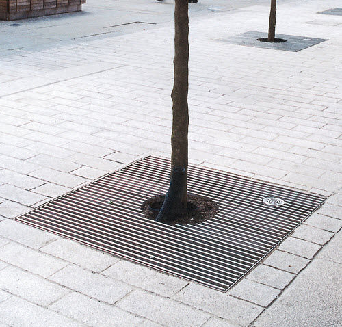 Quadratisches Baumgitter - CLYDE - GreenBlue Urban Ltd - galvanisiertem Stahl / Weichstahl