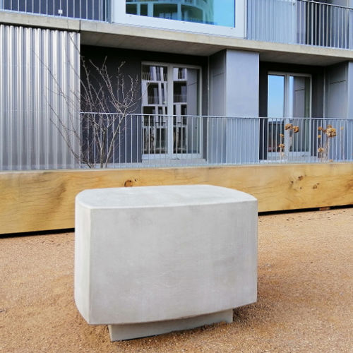 Moderne Bank für den öffentlichen Raum - BLED - GreenBlue Urban Ltd - Beton / ohne Rückenlehne / ohne Armlehnen