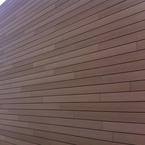 Hinterlüftete Fassade / Holz - plasticos escanero s.l