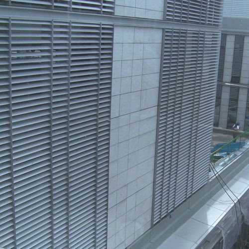 Aluminium-Sonnenschutzlamelle - M-City Aluminum Co., Ltd. - für Fassaden / horizontal / schwenkbar