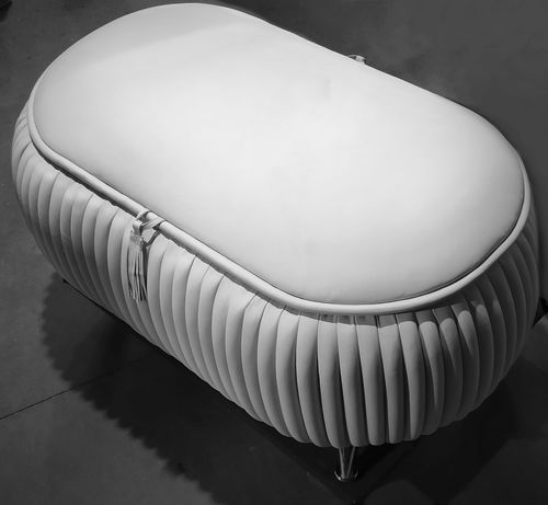 Moderne Ottomane - TUBES - Harleq - Leder / oval / handgefertigt