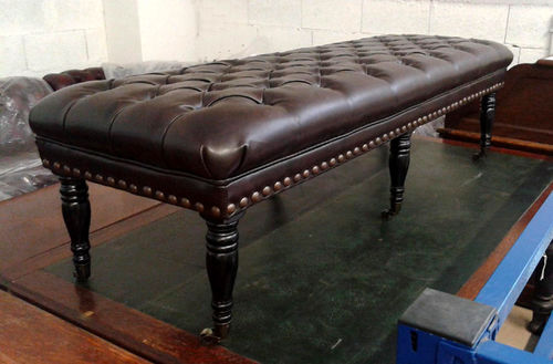 Chesterfield-Polsterbank - VINTAGE - Harleq - Leder / Gestell aus Messing / Gestell aus Holz