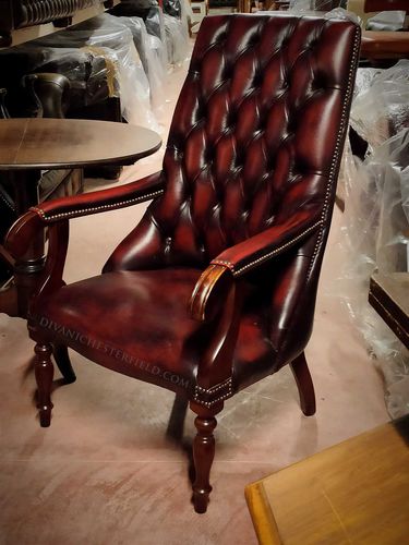Chesterfield-Sessel - VINTAGE  - Harleq - Leder / Hochlehner / mit 4 Beinen