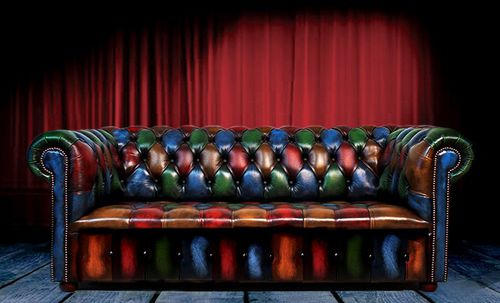 Chesterfield-Sofa - BUTTON SEAT - Harleq - Leder / mit Armlehnen / mehrfarbig