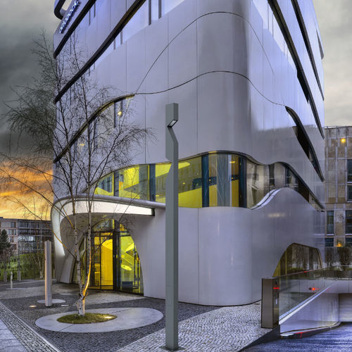 Moderne Leuchtsäule - IODIN RX - BSI LIGHTING TECHNOLOGIES INC. - Edelstahl / Aluminiumguss / extrudiertes Aluminium