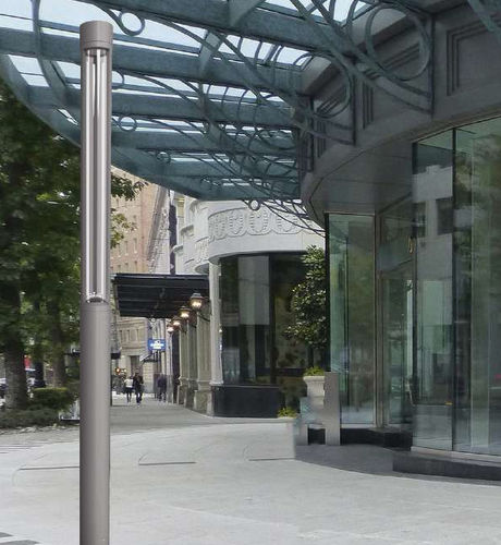 Moderne Leuchtsäule - ILIA SOFT - BSI LIGHTING TECHNOLOGIES INC. - Aluminiumguss / Edelstahl / Polycarbonat