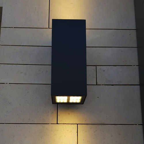 Moderne Wandleuchte - ITETTA - BSI LIGHTING TECHNOLOGIES INC. - für den Innenraum / Aluminiumguss / Edelstahl