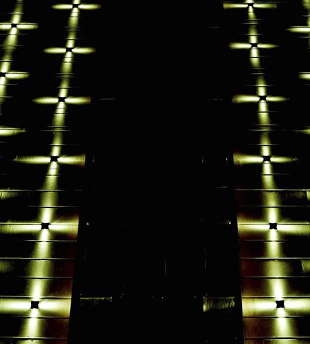 Moderne Wandleuchte - ITRACE - BSI LIGHTING TECHNOLOGIES INC. - für Außenbereich / Vorderseite aus Hartglas / Aluminiumguss