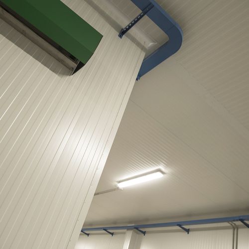 Sandwichpaneel für Fassaden - ISOBOX PLISSÉ - ISOCINDU SA DE CV - für Wand / für Trennwand / 2 Metall-Deckschichten