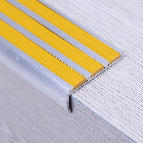 Aluminium-Treppenkante - Shanghai Weidan Decorative Materials Co., Ltd - PVC / rutschfest