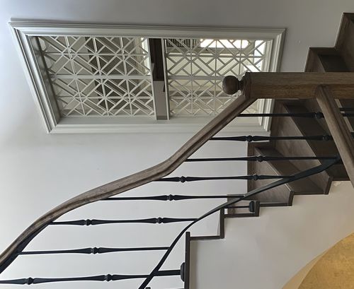 Viertelgewendelte Treppe - Tugra Mobilya - Holzstufen / mit Metallstruktur / für Privatgebrauch