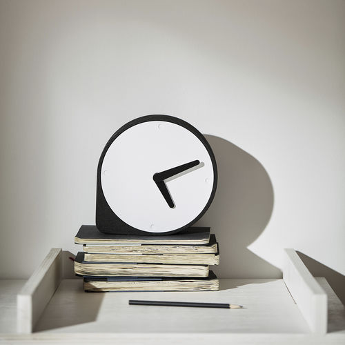 Moderne Uhr - CLORK - puik - Tisch / Analog / Edelstahl