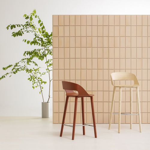 Moderner Barhocker - GOOSE - Vergés - Esche / Stahl / Gestell aus Holz