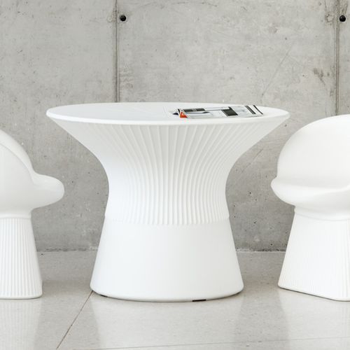 Moderner Tisch - CAPRI 75 - NEWGARDEN - Polyethylen / Methacrylat / Gestell aus Polyethylen