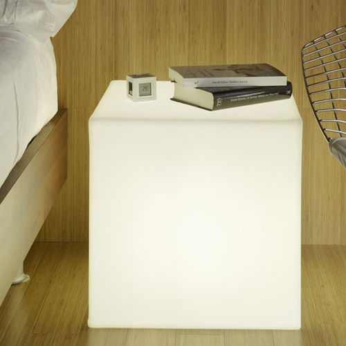 Moderner Nachttisch - CUBY 20 - NEWGARDEN - Polyethylen / Gestell aus Polyethylen / quadratisch