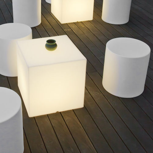 Moderner Hocker - TAFY - NEWGARDEN - Polyethylen / rund / für Gewerbegebrauch