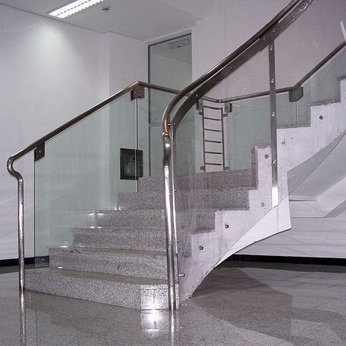 Gerade Treppe - Ban-Inox - halbgewendelt / Marmorstufen / mit Betonstruktur