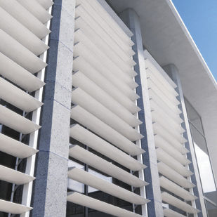 Verbundwerkstoff-Sonnenschutzlamelle - SH3400  - ALUMINCO - für Fassaden / für Fenster / vertikal