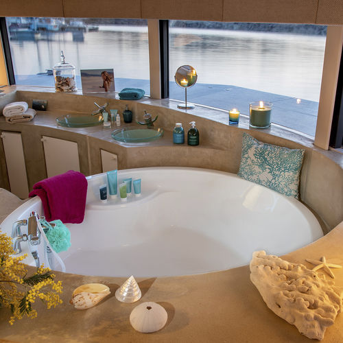 Schwimmendes Gebäude - ANTHENEA WELLNESS - ANTHENEA - für Wellnesscenter / für Spas / modern