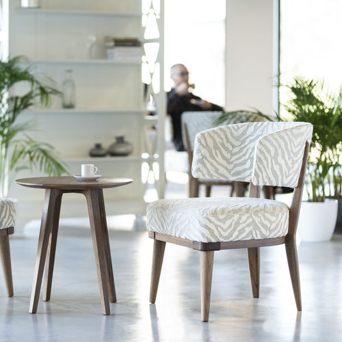 Moderner Stuhl - FAVA - Ziemann Home Design - für den Innenraum / Stoff / Gestell aus Nussbaum