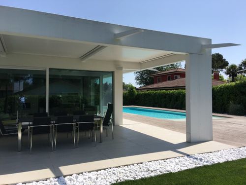 Selbsttragende Pergola - Unica living design Poland - angebaut / hängend / Aluminium