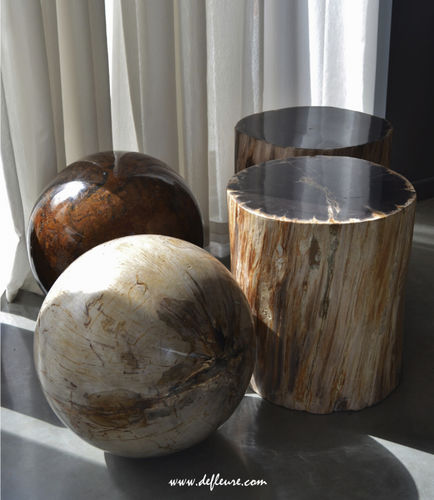 Moderner Beistelltisch - PETRIFIED WOOD - Defleure Home Collection - versteinertes Holz / Gestell aus versteinertem Holz / rund