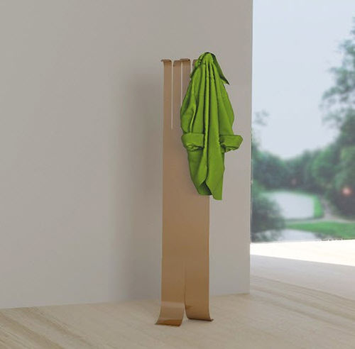 Bodenstehender Garderobenständer - WALK - Trackdesign - modern / COR-TEN®-Stahl / grün