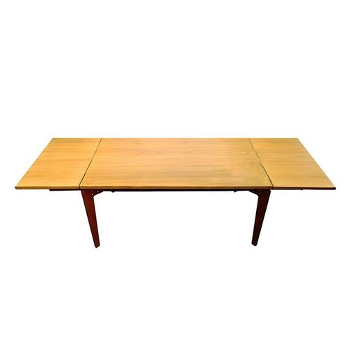 Moderner Tisch - LEGGERO 02  - Trackdesign - Eiche / Holzfurnier / Gestell aus COR-TEN®-Stahl