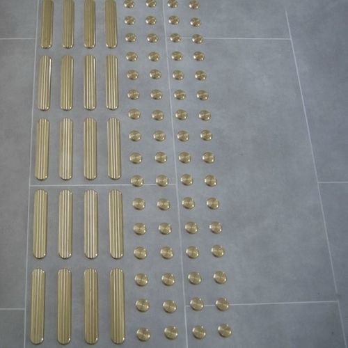 Taktiles Bodenleitsystem / mit Blindenleitsystem - K1R - OLEJÁR spol. s r.o. - Edelstahl