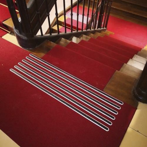 Taktiles Bodenleitsystem / mit Blindenleitsystem - PD1 - OLEJÁR spol. s r.o. - Edelstahl / Beton