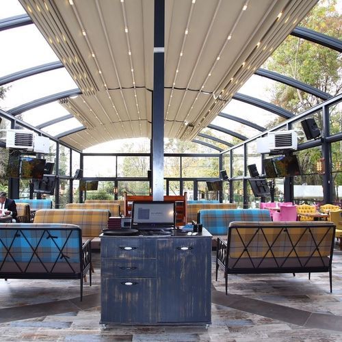 Selbsttragende Bogenpergola - VISTA - Aluminante - Aluminium / PVC Faltdach / motorisiert