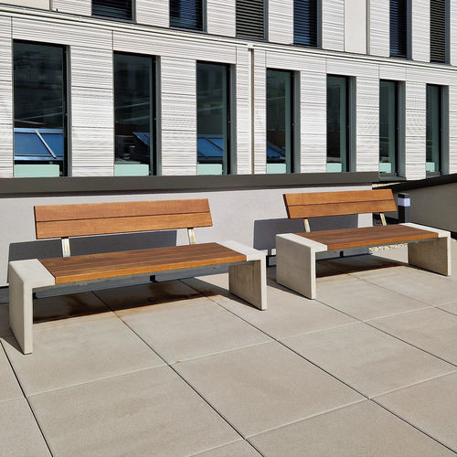 Moderne Bank für den öffentlichen Raum - SIBELA - STREETPARK s.r.o. - Holz / galvanisiertem Stahl / Beton