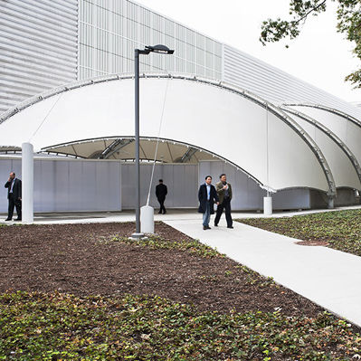 Metallrahmen-Flächentragwerk - ICON INTERIORS AND EXTERIORS - Membrankabel / mit Bogen / für Unterstand