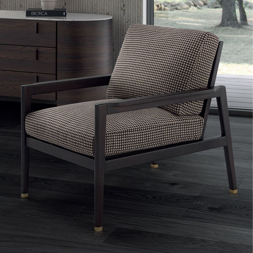 Moderner Sessel - HUGS - Conte - Leder / Stoff / Massivholz