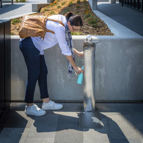 Behindertenfreundlicher Trinkbrunnen - AQUAFIL ELEGRÍ - CIVIQ - mit Fußpedal / für Außenbereich / Edelstahl