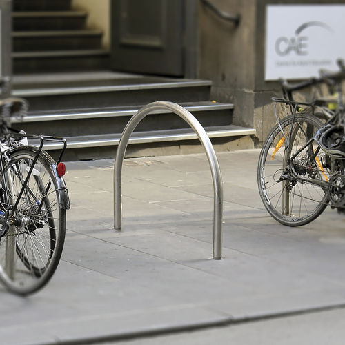 Bodenstehender Fahrradständer - CYCLA HOOP - CIVIQ - für öffentliche Bereiche / Edelstahl / für professionellen Einsatz